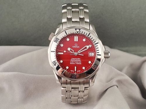 Omega 2552.61.00 : Seamaster Diver 300M Automatic 36.25 Stainless Steel / Red / Bracelet / Marui