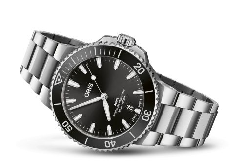 Oris 01 733 7787 4154-07 8 22 04PEB : Aquis Date 43.5 Stainless Steel / Black / Bracelet